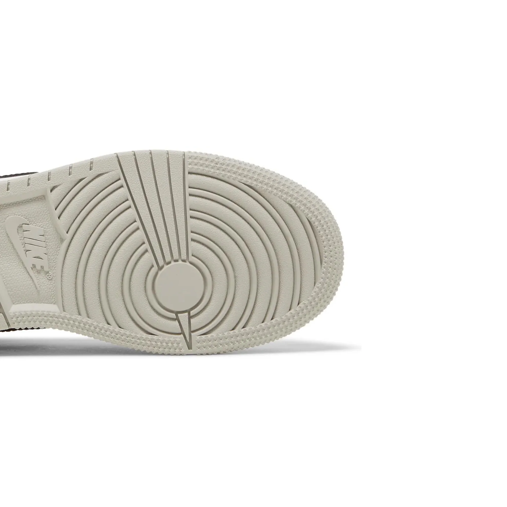 Air Jordan 1 Retro High OG 'White Cement' GS (2023) - Image 8