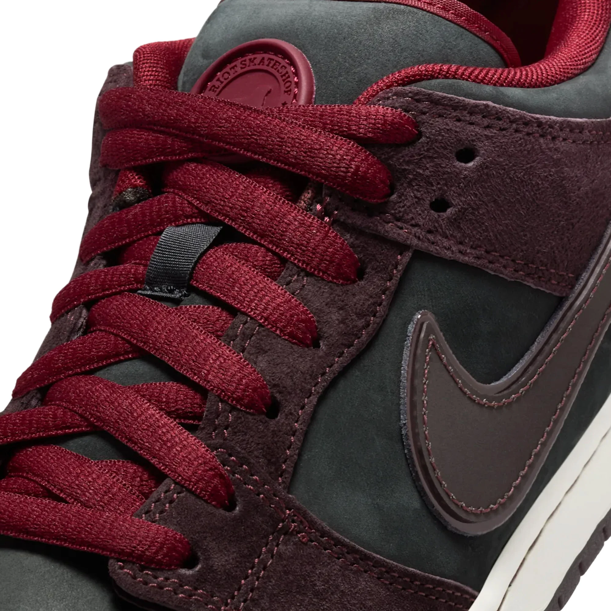 Nike SB Dunk Low 'Riot Skateshop' (2025) - Image 8
