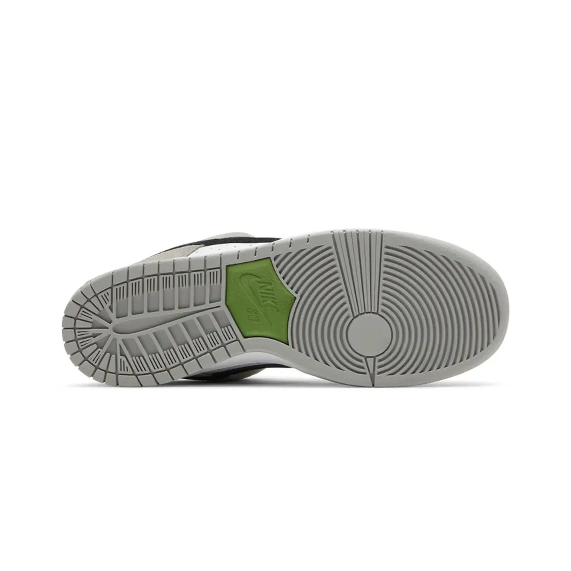 Nike SB Dunk Low 'Chlorophyll' (2022) - Image 5